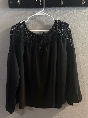 Black Lace Yoke Long-Sleeve Blouse - Women